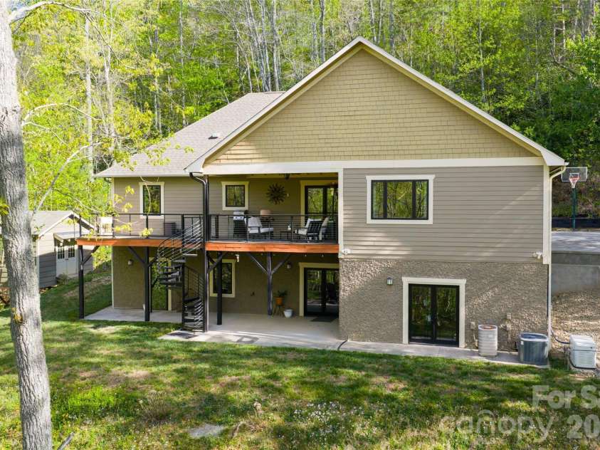 36 Snowshoe Drive, Asheville, NC 28803.  MLS# CAR4372330, YatesRealty ID 25473. 