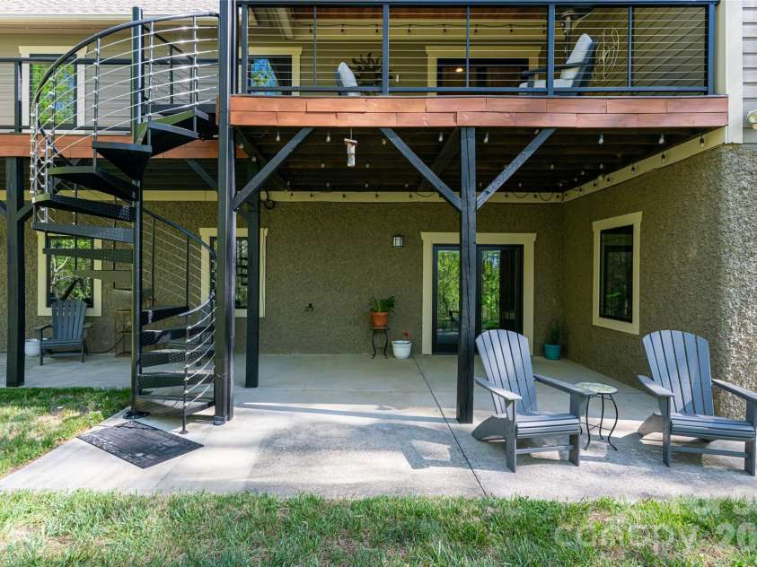 36 Snowshoe Drive, Asheville, NC 28803.  MLS# CAR4372330, YatesRealty ID 25473. 