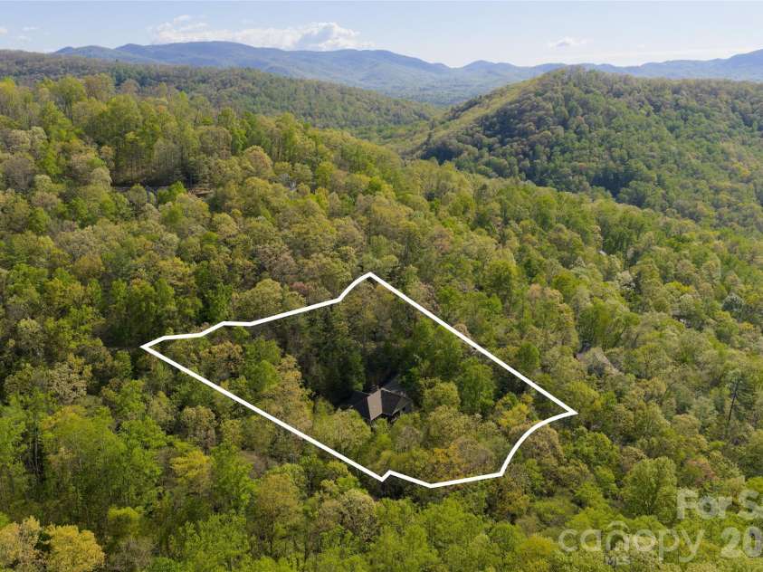 36 Snowshoe Drive, Asheville, NC 28803.  MLS# CAR4372330, YatesRealty ID 25473. 