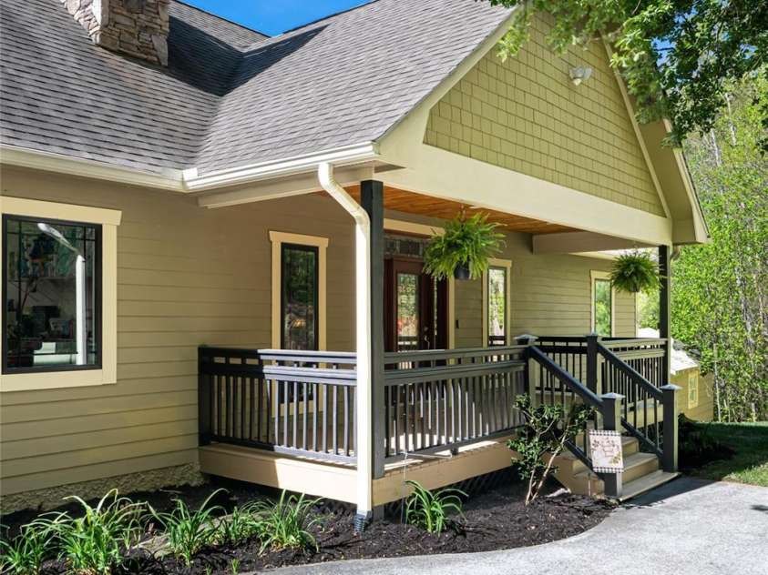 36 Snowshoe Drive, Asheville, NC 28803.  MLS# CAR4415135, YatesRealty ID 25473. 