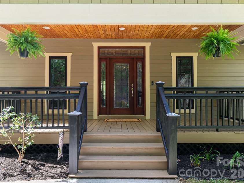 36 Snowshoe Drive, Asheville, NC 28803.  MLS# CAR4415135, YatesRealty ID 25473. 