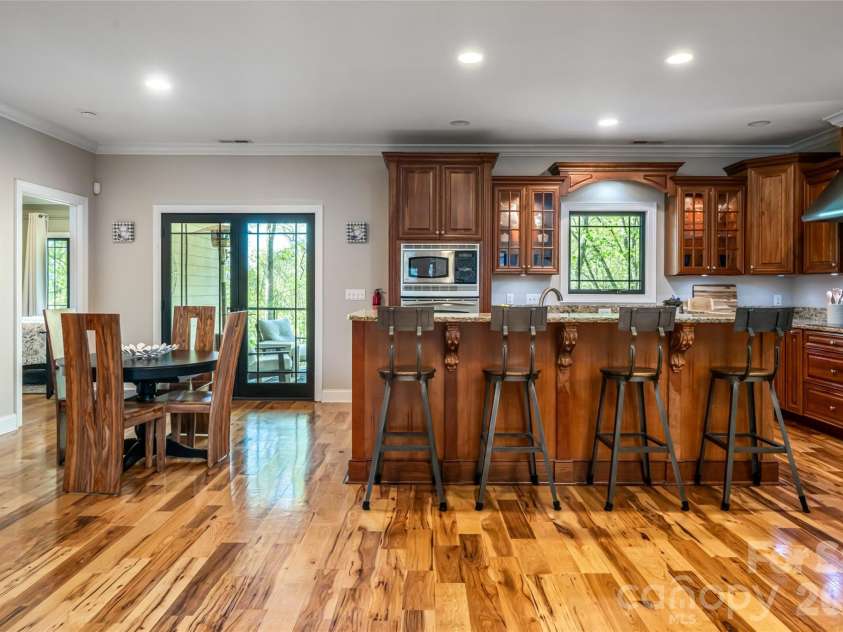 36 Snowshoe Drive, Asheville, NC 28803.  MLS# CAR4415135, YatesRealty ID 25473. 