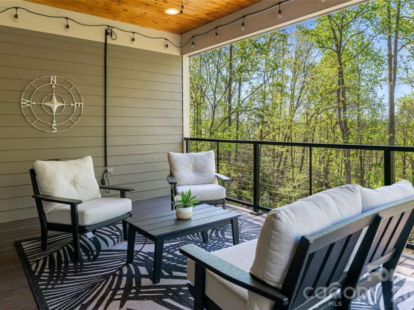 36 Snowshoe Drive, Asheville, NC 28803.  MLS# CAR4415135, YatesRealty ID 25473. 