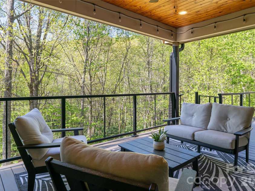 36 Snowshoe Drive, Asheville, NC 28803.  MLS# CAR4415135, YatesRealty ID 25473. 