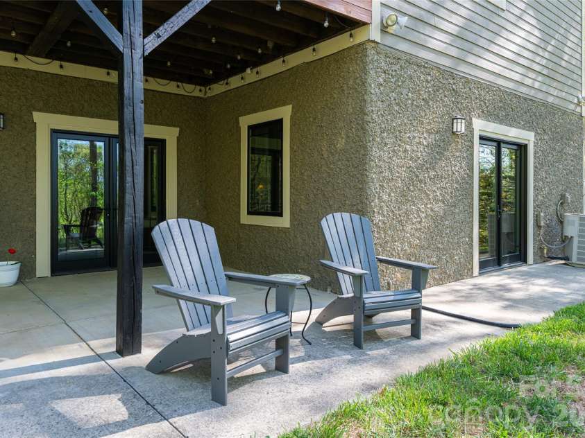36 Snowshoe Drive, Asheville, NC 28803.  MLS# CAR4415135, YatesRealty ID 25473. 