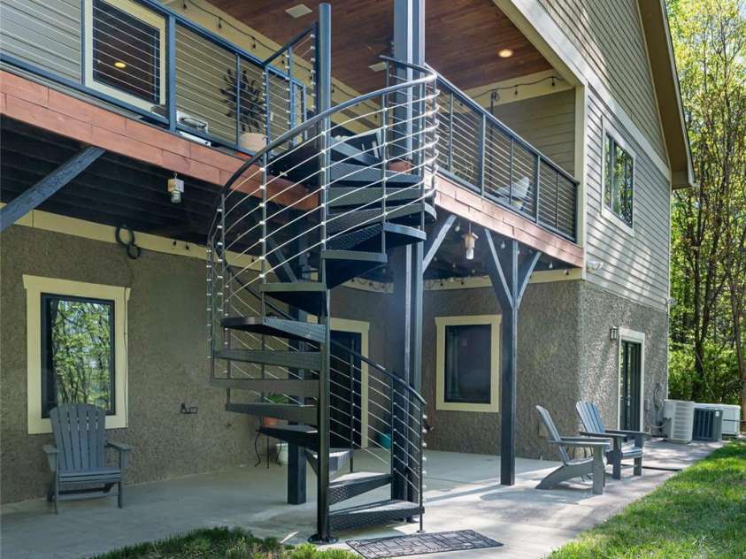 36 Snowshoe Drive, Asheville, NC 28803.  MLS# CAR4415135, YatesRealty ID 25473. 