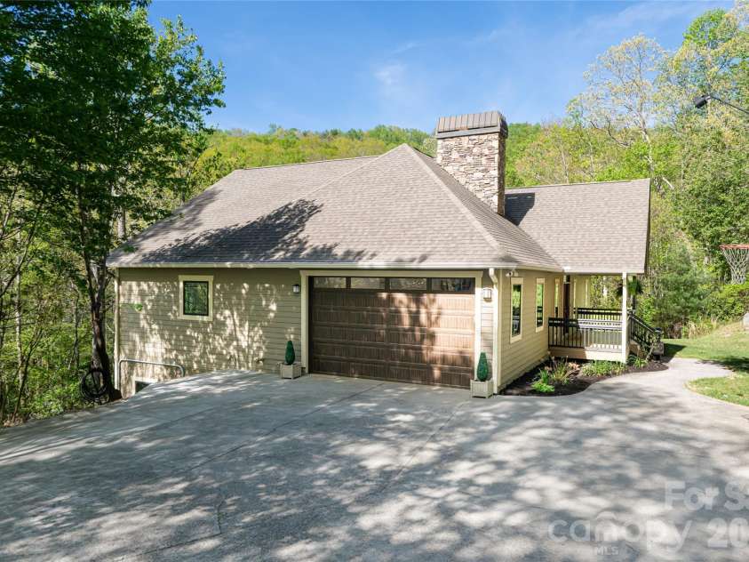36 Snowshoe Drive, Asheville, NC 28803.  MLS# CAR4415135, YatesRealty ID 25473. 