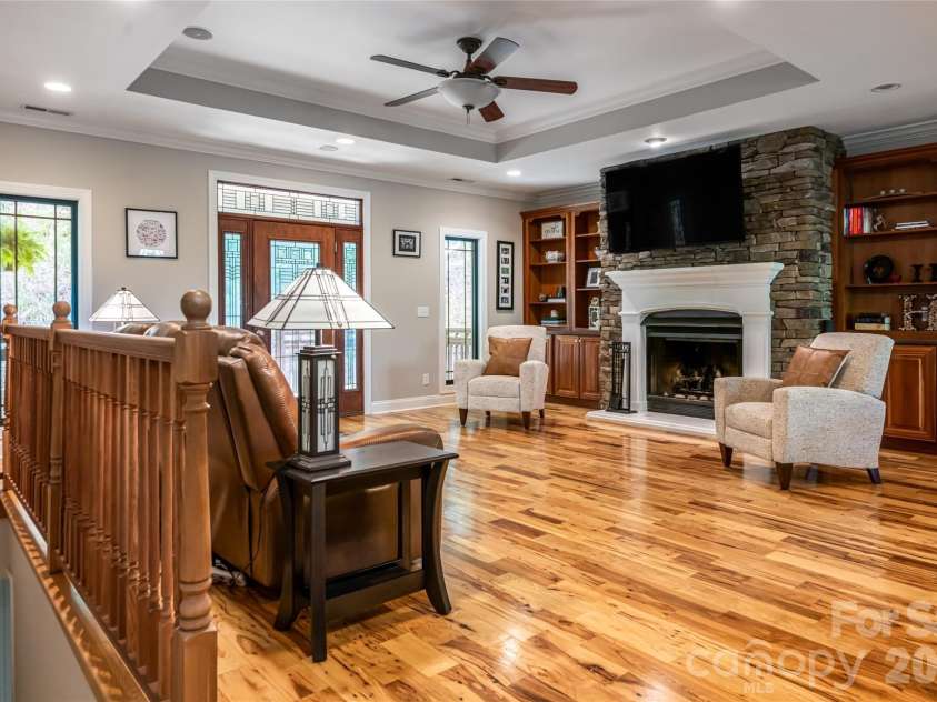 36 Snowshoe Drive, Asheville, NC 28803.  MLS# CAR4415135, YatesRealty ID 25473. 