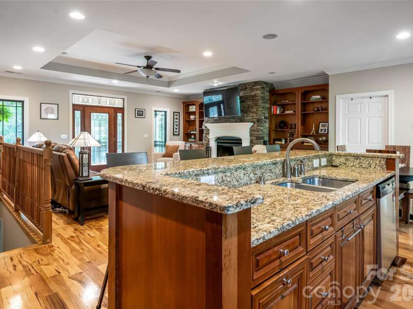 36 Snowshoe Drive, Asheville, NC 28803.  MLS# CAR4415135, YatesRealty ID 25473. 