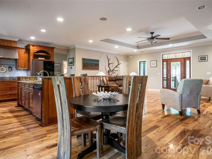 36 Snowshoe Drive, Asheville, NC 28803.  MLS# CAR4415135, YatesRealty ID 25473. 