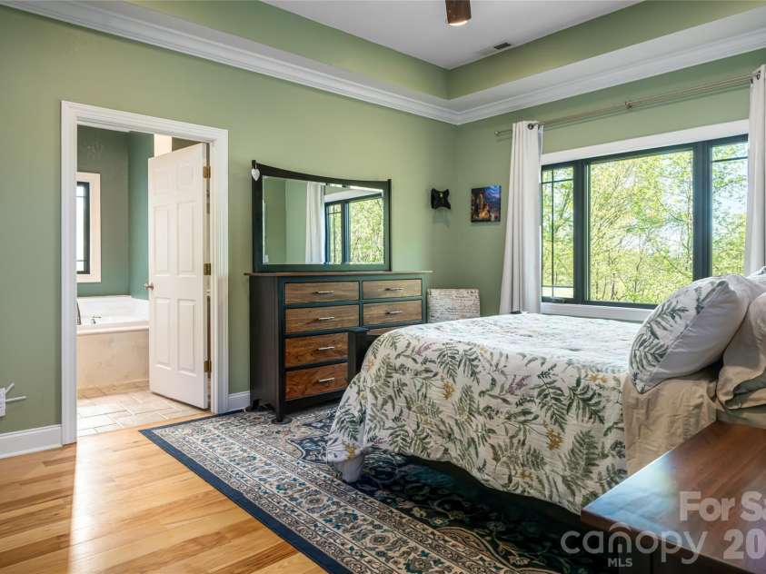 36 Snowshoe Drive, Asheville, NC 28803.  MLS# CAR4415135, YatesRealty ID 25473. 