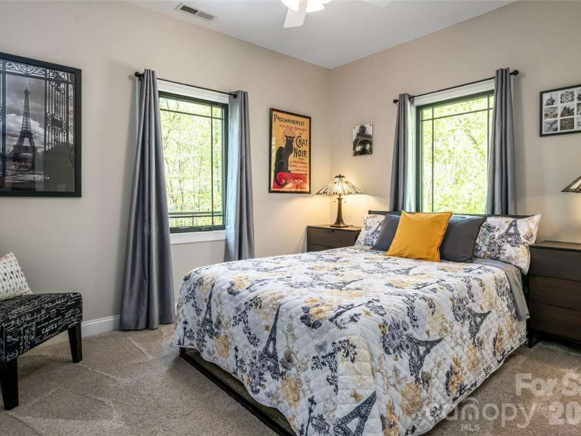 36 Snowshoe Drive, Asheville, NC 28803.  MLS# CAR4415135, YatesRealty ID 25473. 