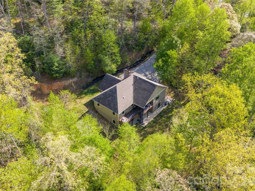 36 Snowshoe Drive, Asheville, NC 28803.  MLS# CAR4415135, YatesRealty ID 25473. 