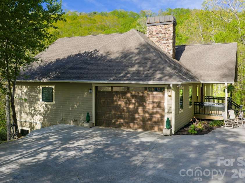 36 Snowshoe Drive, Asheville, NC 28803.  MLS# CAR4415135, YatesRealty ID 25473. 