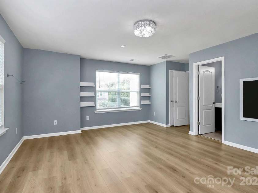 1104 Snowbird Lane, Waxhaw, NC 28173.  MLS# CAR4288166, YatesRealty ID 25474. 2nd Floor Bathroom