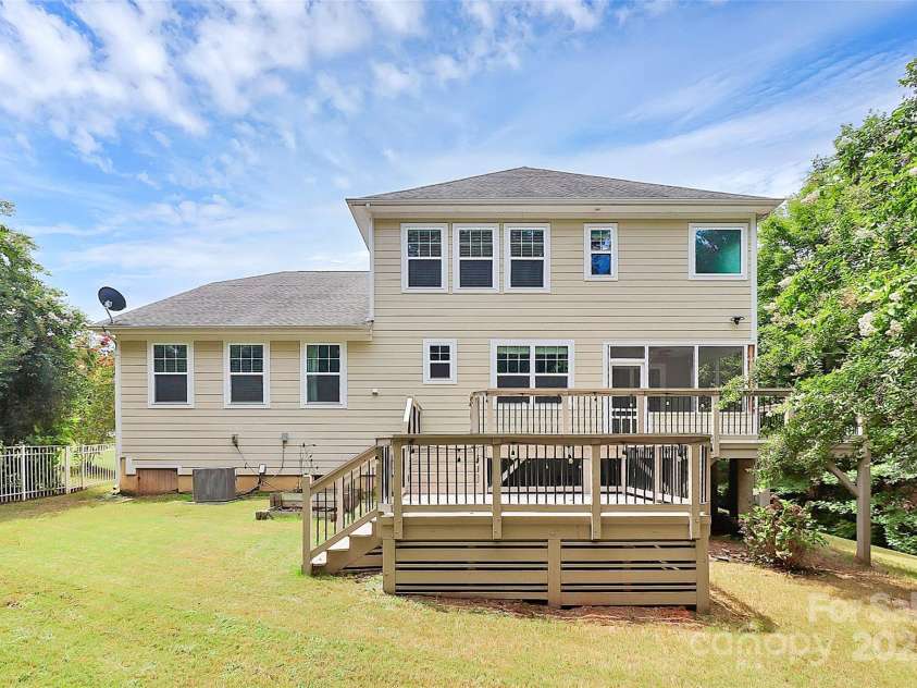 1104 Snowbird Lane, Waxhaw, NC 28173.  MLS# CAR4288166, YatesRealty ID 25474. 