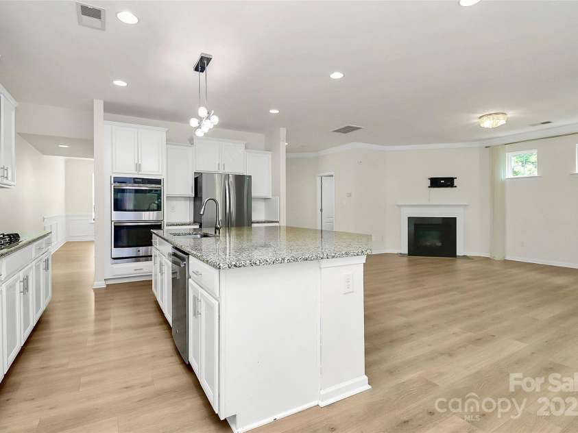 1104 Snowbird Lane, Waxhaw, NC 28173.  MLS# CAR4288166, YatesRealty ID 25474. Breakfast Area