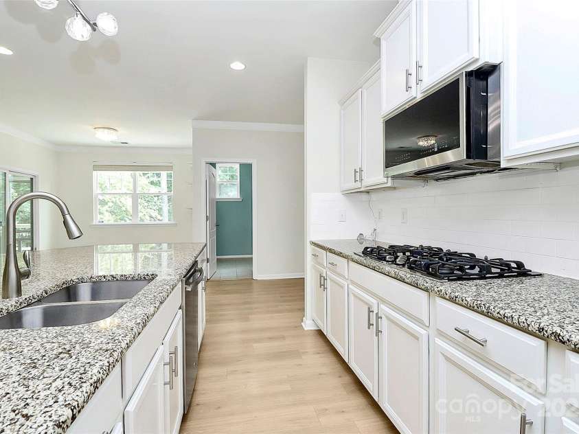 1104 Snowbird Lane, Waxhaw, NC 28173.  MLS# CAR4288166, YatesRealty ID 25474. First Floor Laundry