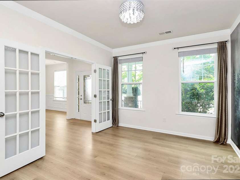 1104 Snowbird Lane, Waxhaw, NC 28173.  MLS# CAR4288166, YatesRealty ID 25474. Main Floor Half Bath