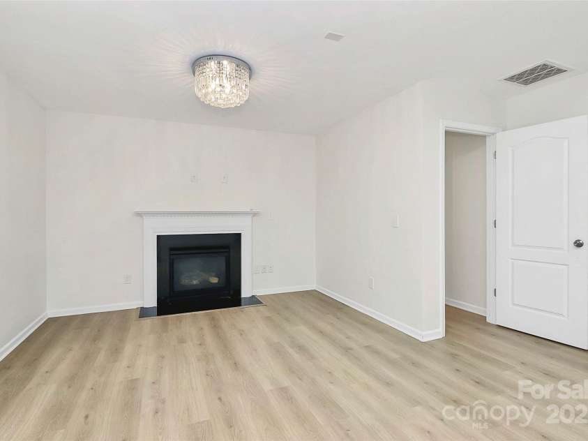 1104 Snowbird Lane, Waxhaw, NC 28173.  MLS# CAR4288166, YatesRealty ID 25474. Primary Bedroom Sitting Area