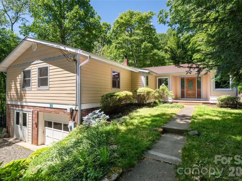 26 Utopia Road, Asheville, NC 28805.  MLS# CAR4382071, YatesRealty ID 25474. 