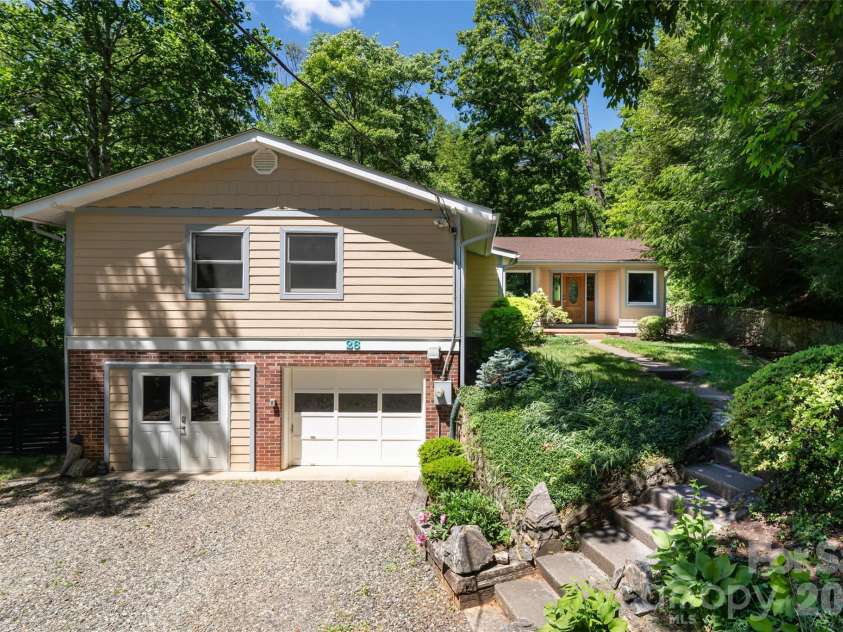 26 Utopia Road, Asheville, NC 28805.  MLS# CAR4382071, YatesRealty ID 25474. 