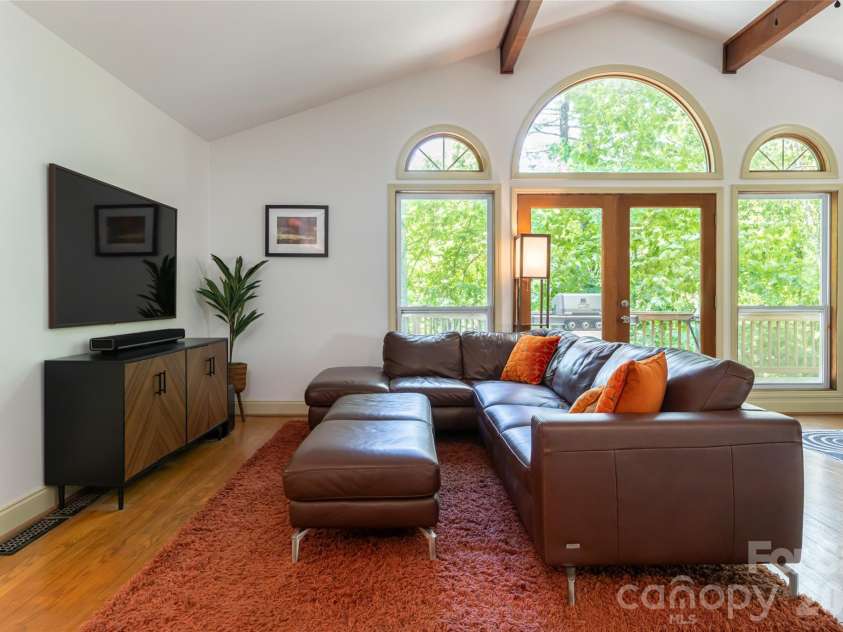 26 Utopia Road, Asheville, NC 28805.  MLS# CAR4382071, YatesRealty ID 25474. 