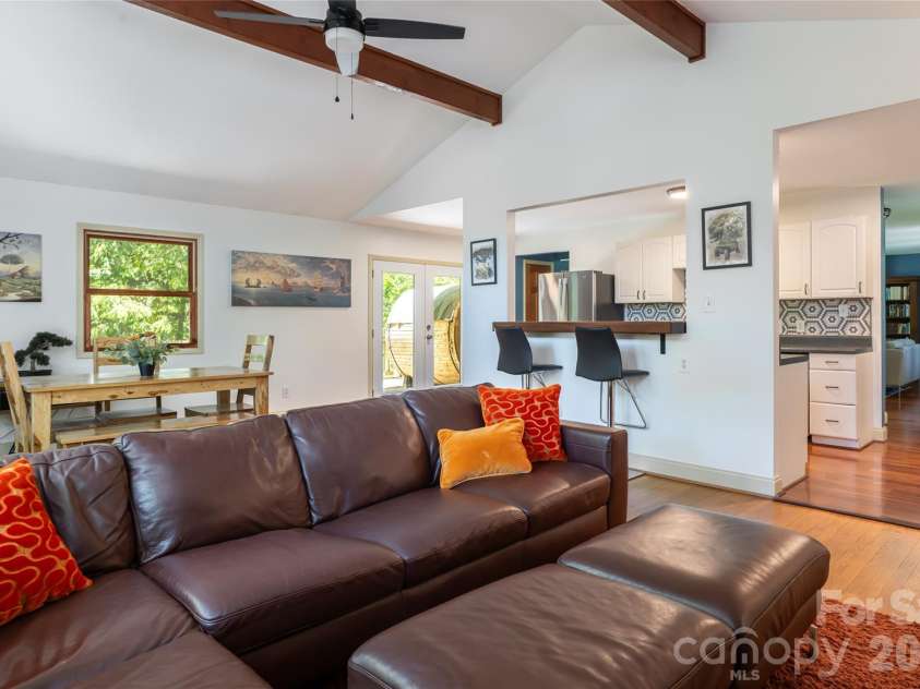 26 Utopia Road, Asheville, NC 28805.  MLS# CAR4382071, YatesRealty ID 25474. 