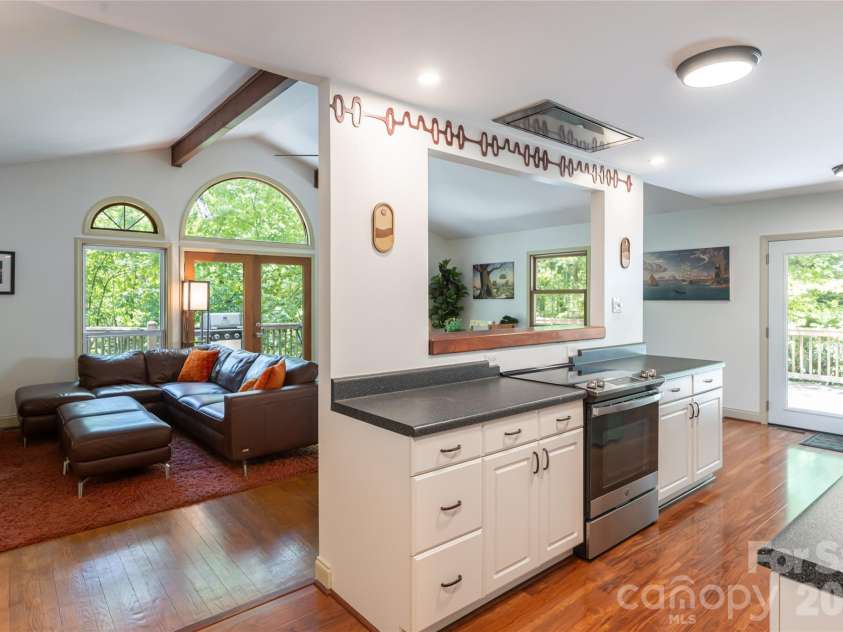 26 Utopia Road, Asheville, NC 28805.  MLS# CAR4382071, YatesRealty ID 25474. 