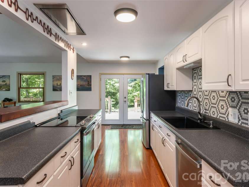 26 Utopia Road, Asheville, NC 28805.  MLS# CAR4382071, YatesRealty ID 25474. 