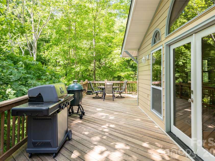 26 Utopia Road, Asheville, NC 28805.  MLS# CAR4382071, YatesRealty ID 25474. 
