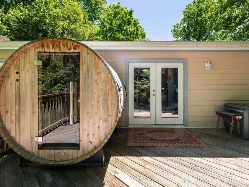 26 Utopia Road, Asheville, NC 28805.  MLS# CAR4382071, YatesRealty ID 25474. 