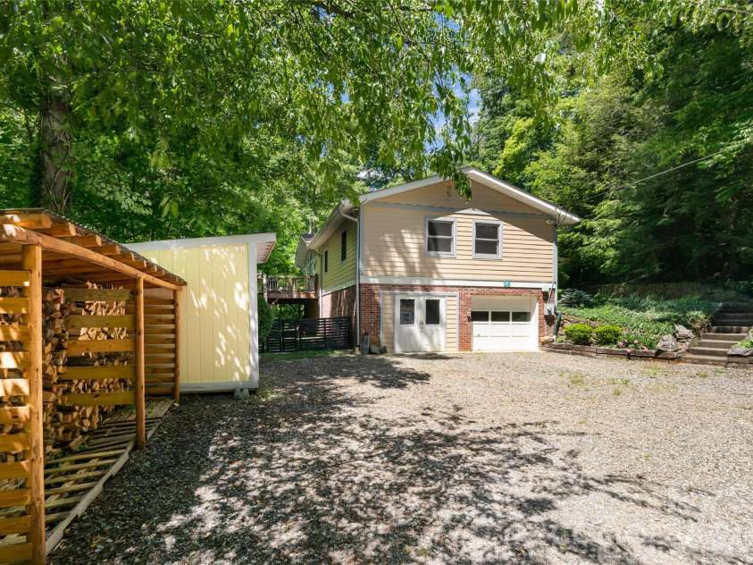 26 Utopia Road, Asheville, NC 28805.  MLS# CAR4382071, YatesRealty ID 25474. 