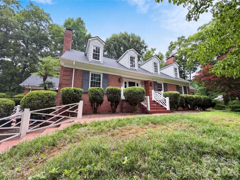 318 Valley Stream Road, Statesville, NC 28677.  MLS# CAR4381087, YatesRealty ID 25475. 