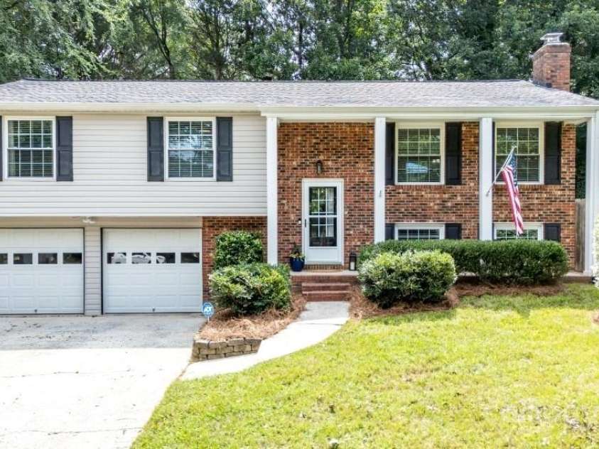 5909 Ryder Avenue, Charlotte, NC 28226.  MLS# CAR4269232, YatesRealty ID 25476. 