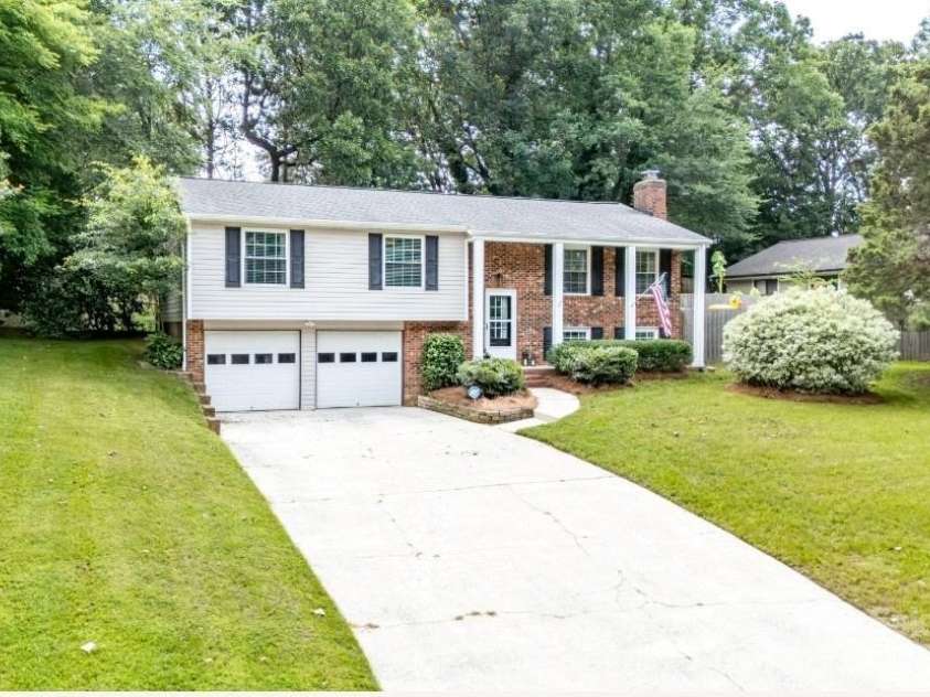 5909 Ryder Avenue, Charlotte, NC 28226.  MLS# CAR4269232, YatesRealty ID 25476. 