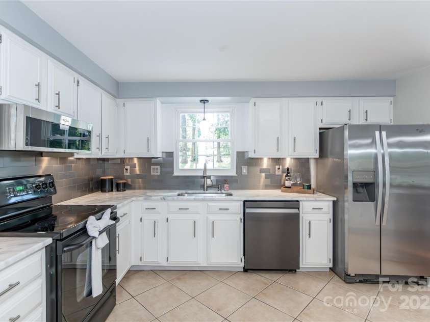 5909 Ryder Avenue, Charlotte, NC 28226.  MLS# CAR4269232, YatesRealty ID 25476. 
