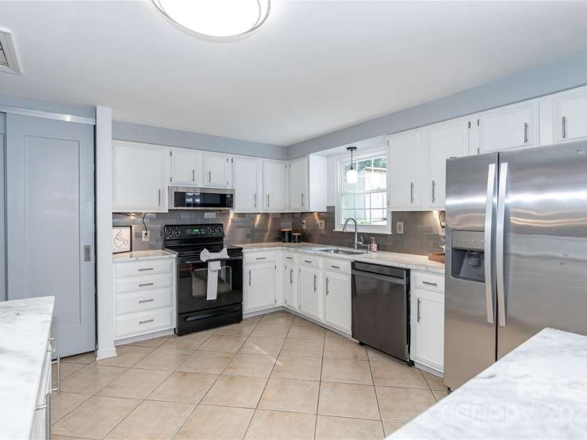 5909 Ryder Avenue, Charlotte, NC 28226.  MLS# CAR4269232, YatesRealty ID 25476. 