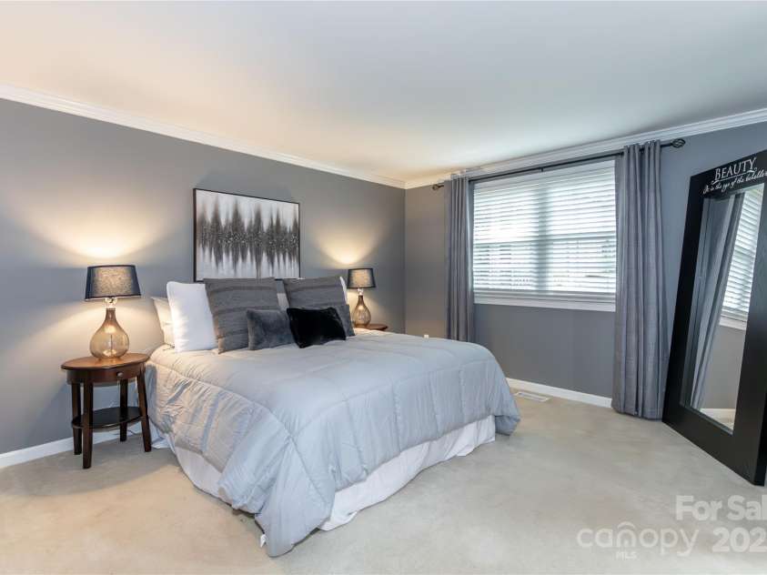 5909 Ryder Avenue, Charlotte, NC 28226.  MLS# CAR4269232, YatesRealty ID 25476. 