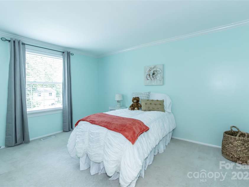 5909 Ryder Avenue, Charlotte, NC 28226.  MLS# CAR4269232, YatesRealty ID 25476. 