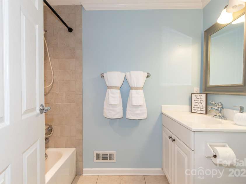 5909 Ryder Avenue, Charlotte, NC 28226.  MLS# CAR4269232, YatesRealty ID 25476. 