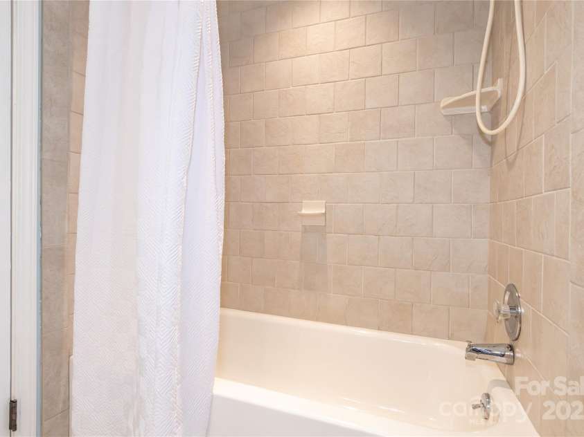 5909 Ryder Avenue, Charlotte, NC 28226.  MLS# CAR4269232, YatesRealty ID 25476. 