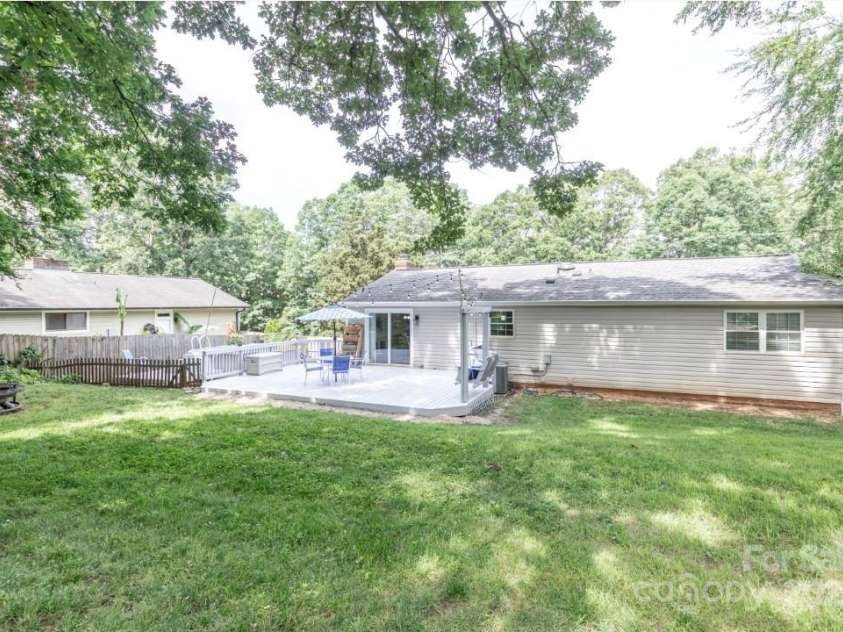 5909 Ryder Avenue, Charlotte, NC 28226.  MLS# CAR4269232, YatesRealty ID 25476. 