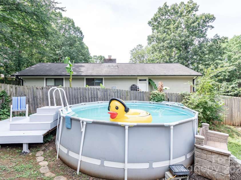 5909 Ryder Avenue, Charlotte, NC 28226.  MLS# CAR4269232, YatesRealty ID 25476. 