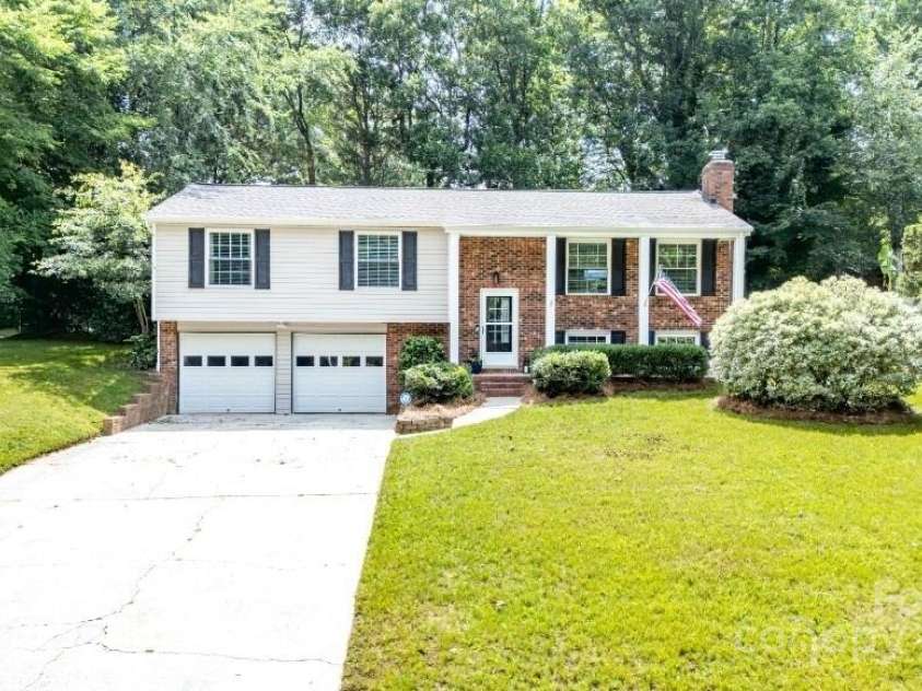 5909 Ryder Avenue, Charlotte, NC 28226.  MLS# CAR4269232, YatesRealty ID 25476. 