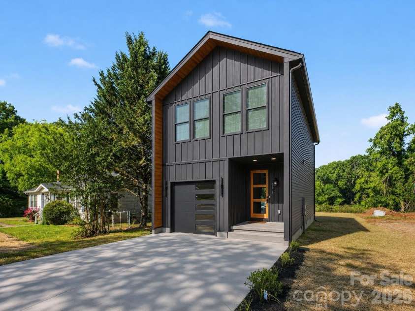 587 Central Drive, Concord, NC 28027.  MLS# CAR4381672, YatesRealty ID 25477. 
