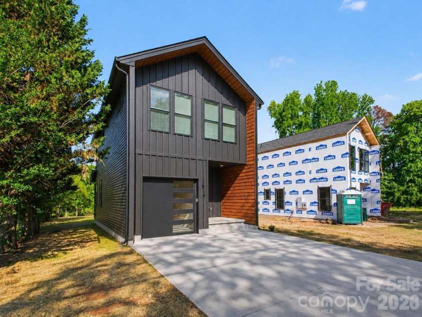 587 Central Drive, Concord, NC 28027.  MLS# CAR4381672, YatesRealty ID 25477. 