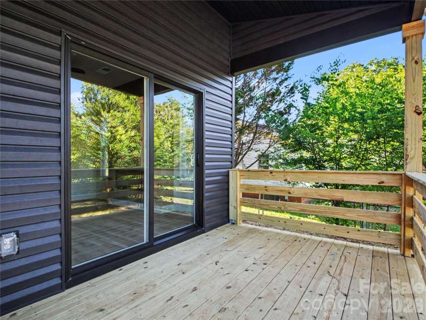 587 Central Drive, Concord, NC 28027.  MLS# CAR4381672, YatesRealty ID 25477. 