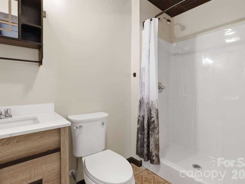 152 Rivercliff Drive, Stony Point, NC 28678.  MLS# CAR4385217, YatesRealty ID 25479. Basement Bath