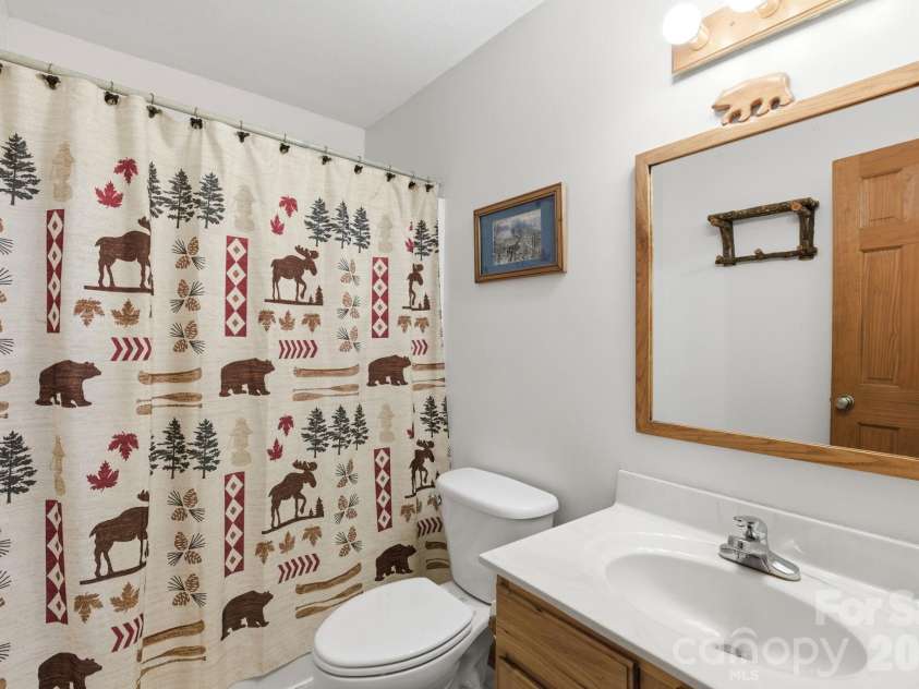 152 Rivercliff Drive, Stony Point, NC 28678.  MLS# CAR4385217, YatesRealty ID 25479. Secondary Bath